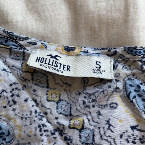 Hollister Floral wrap top - Picture 2 of 3
